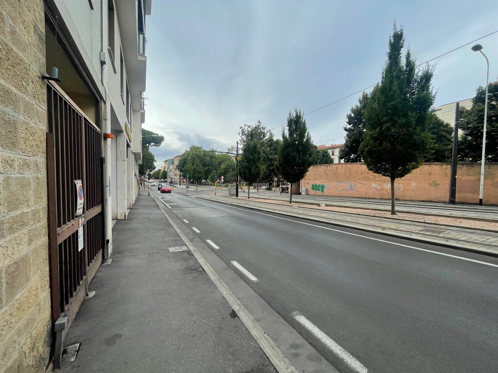 Attivit commerciale con box a Firenze