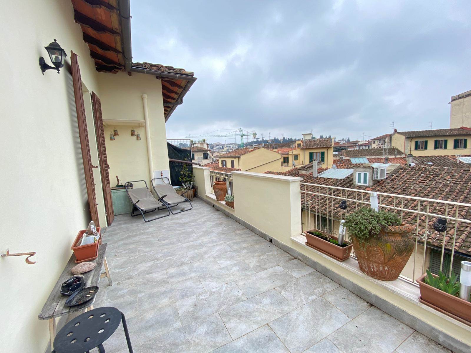 Quadrilocale con terrazzo a Firenze