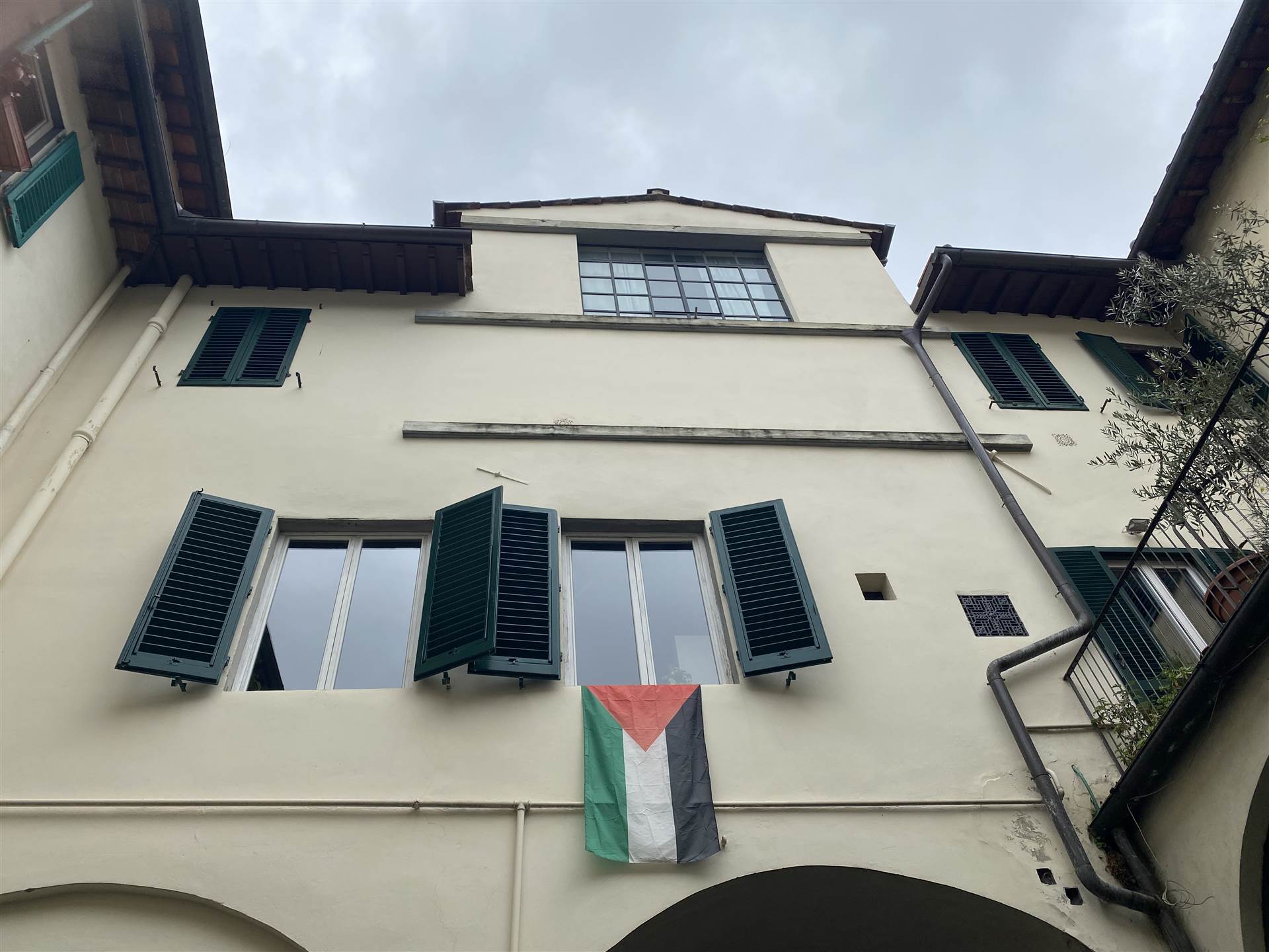 Trilocale arredato in affitto a Firenze