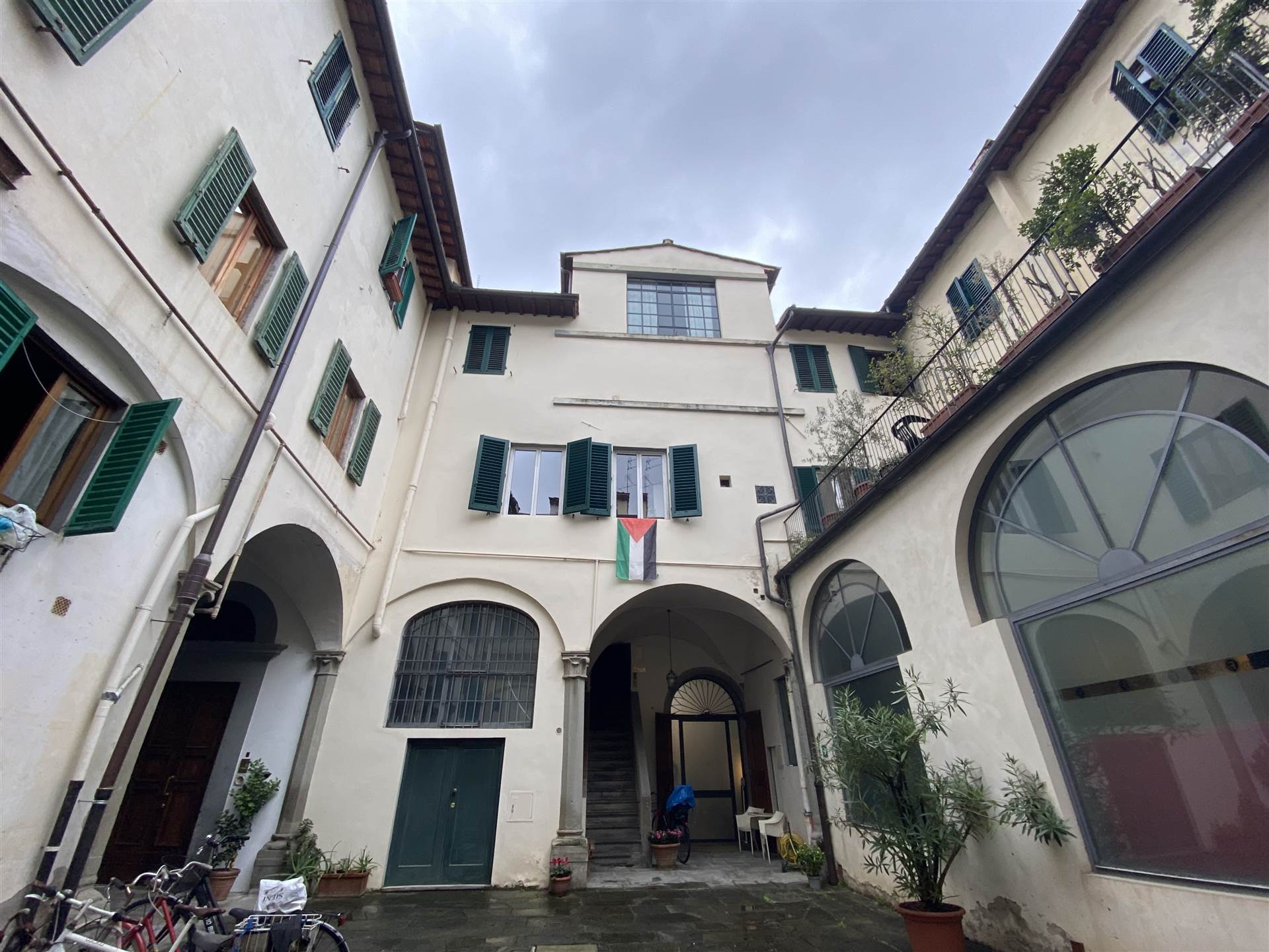 Trilocale arredato in affitto a Firenze