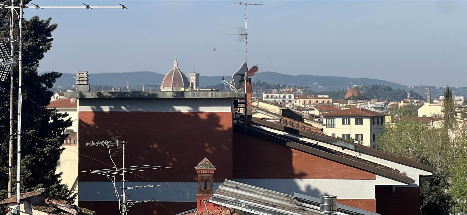 Trilocale arredato in affitto in viale volta, Firenze