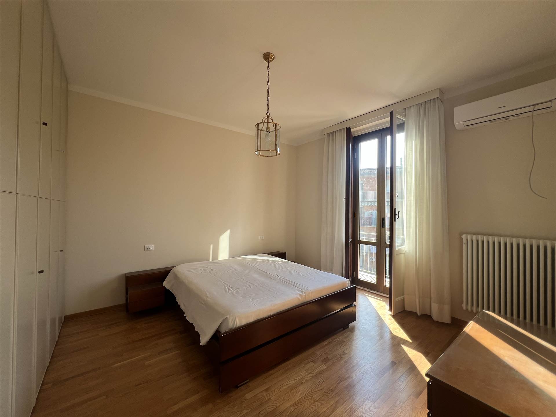 Trilocale arredato in affitto in viale volta, Firenze