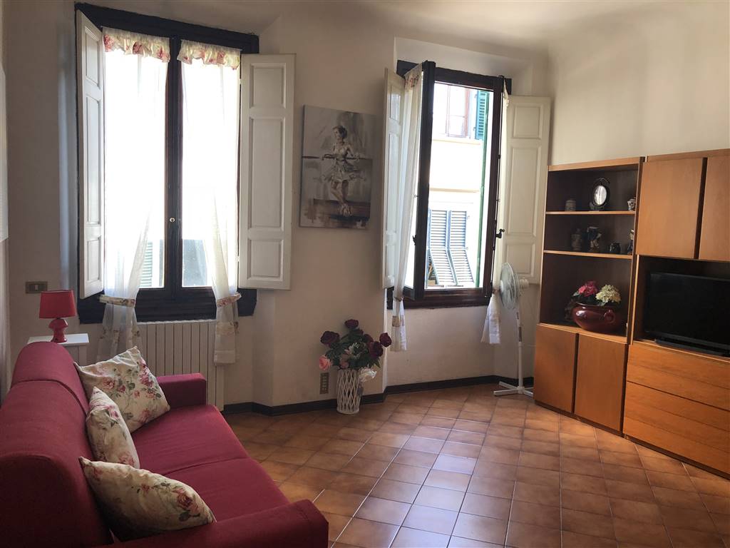 Trilocale arredato in affitto in via degli alfani, Firenze