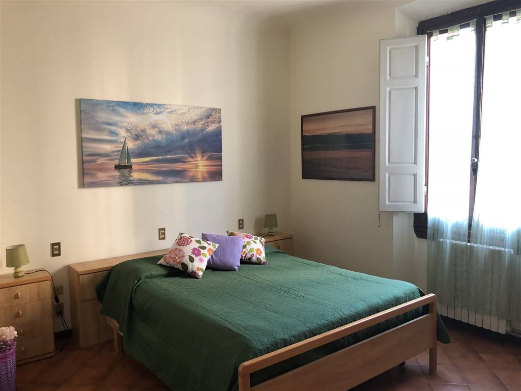 Trilocale arredato in affitto in via degli alfani, Firenze