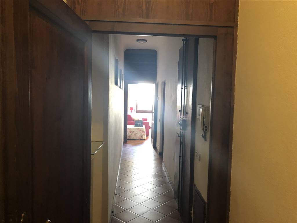 Trilocale arredato in affitto in via degli alfani, Firenze