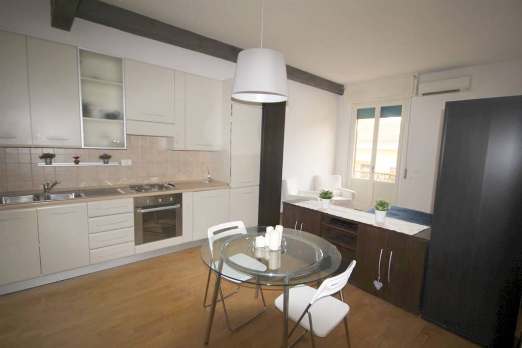 Monolocale arredato in affitto a Firenze