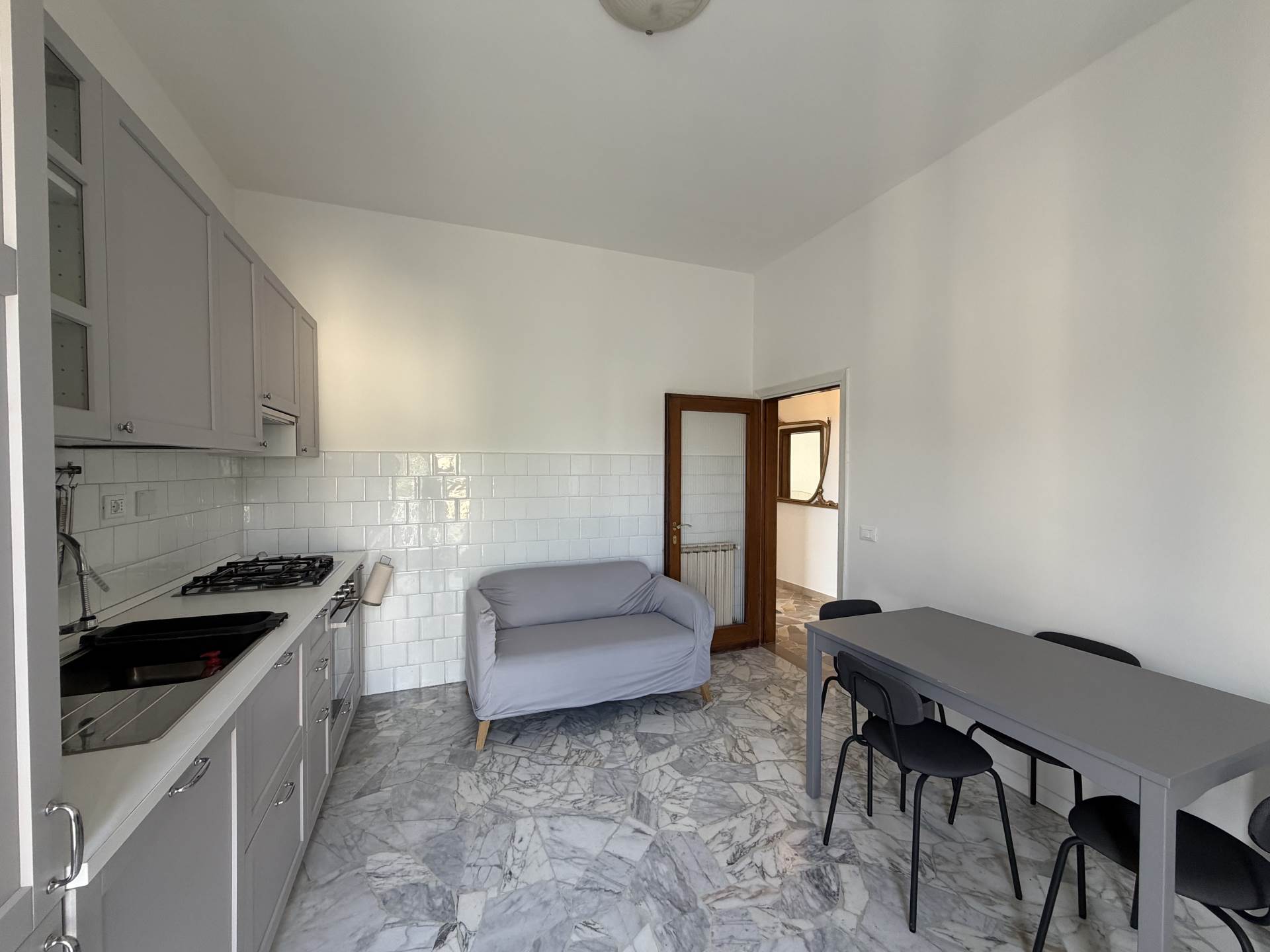 Trilocale arredato in affitto a Firenze