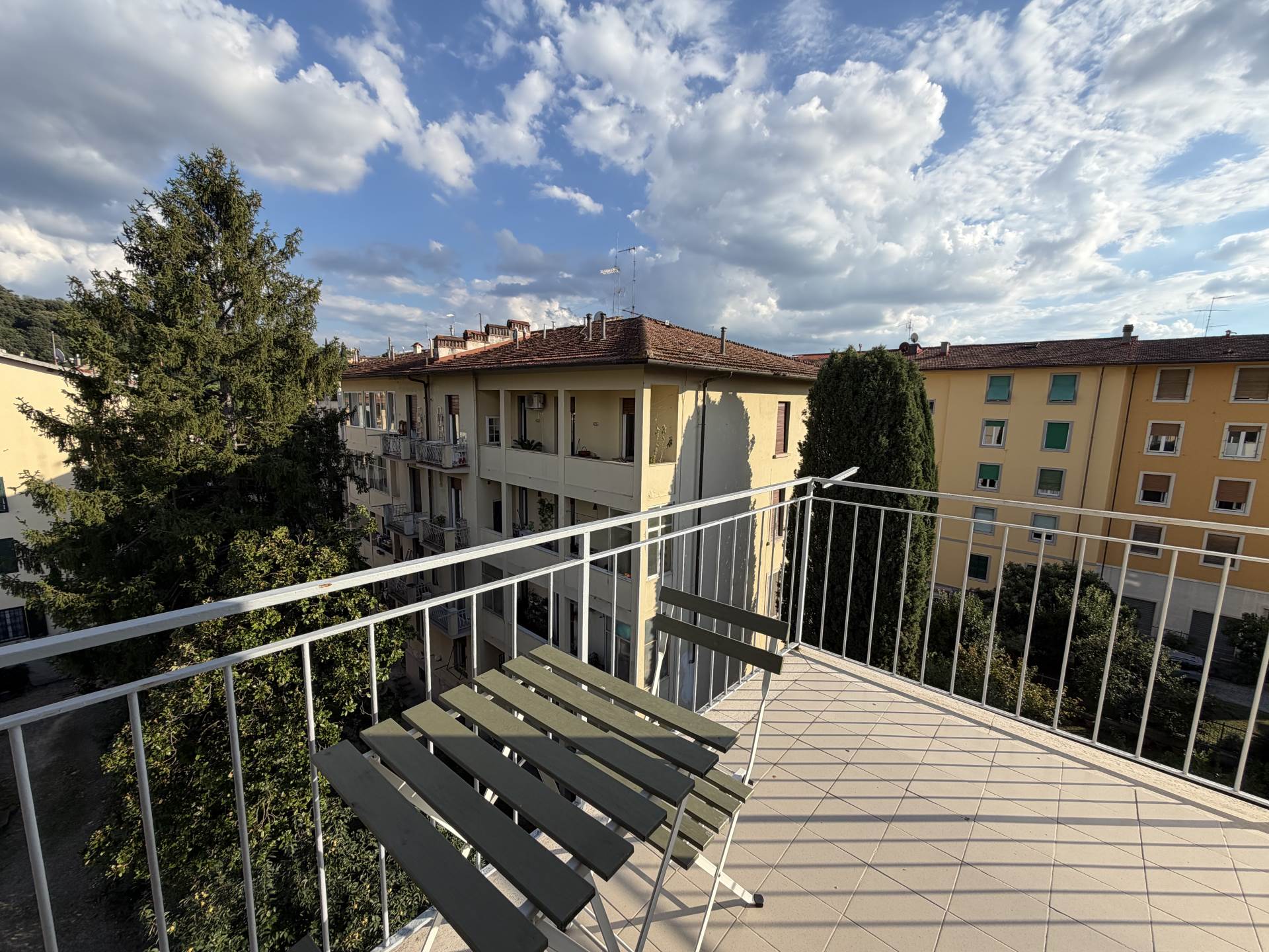Trilocale arredato in affitto a Firenze