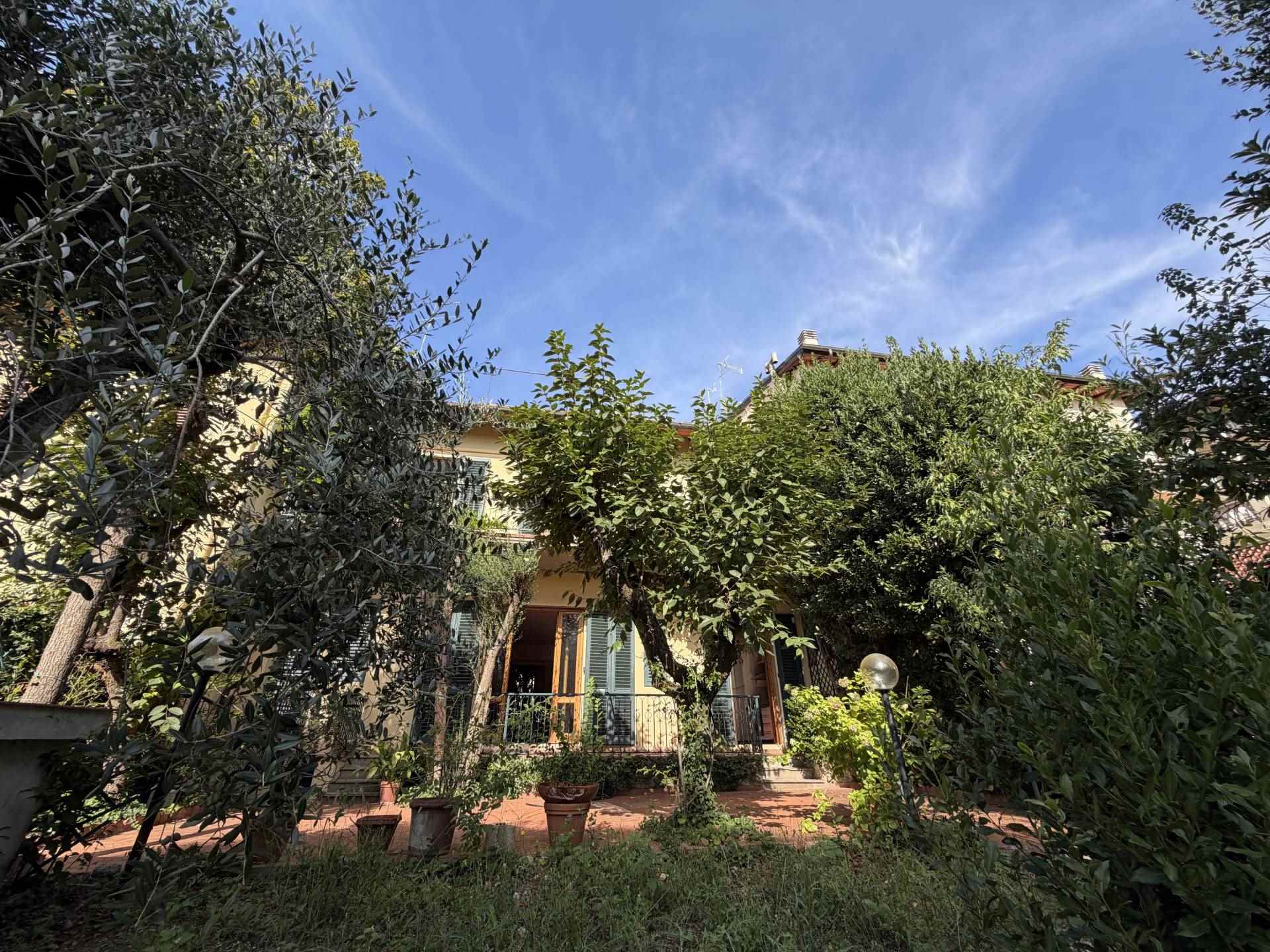 Casa indipendente da ristrutturare a Firenze