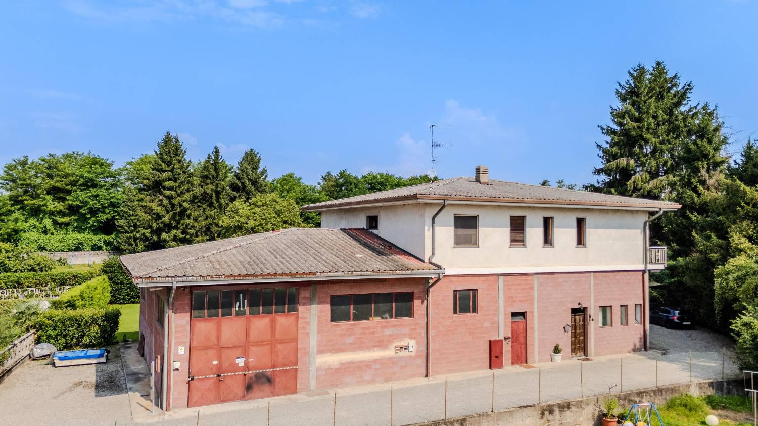 Laboratorio con giardino a Dormelletto