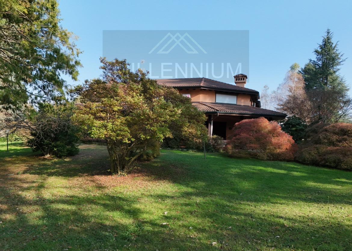 Villa in vendita a Arona