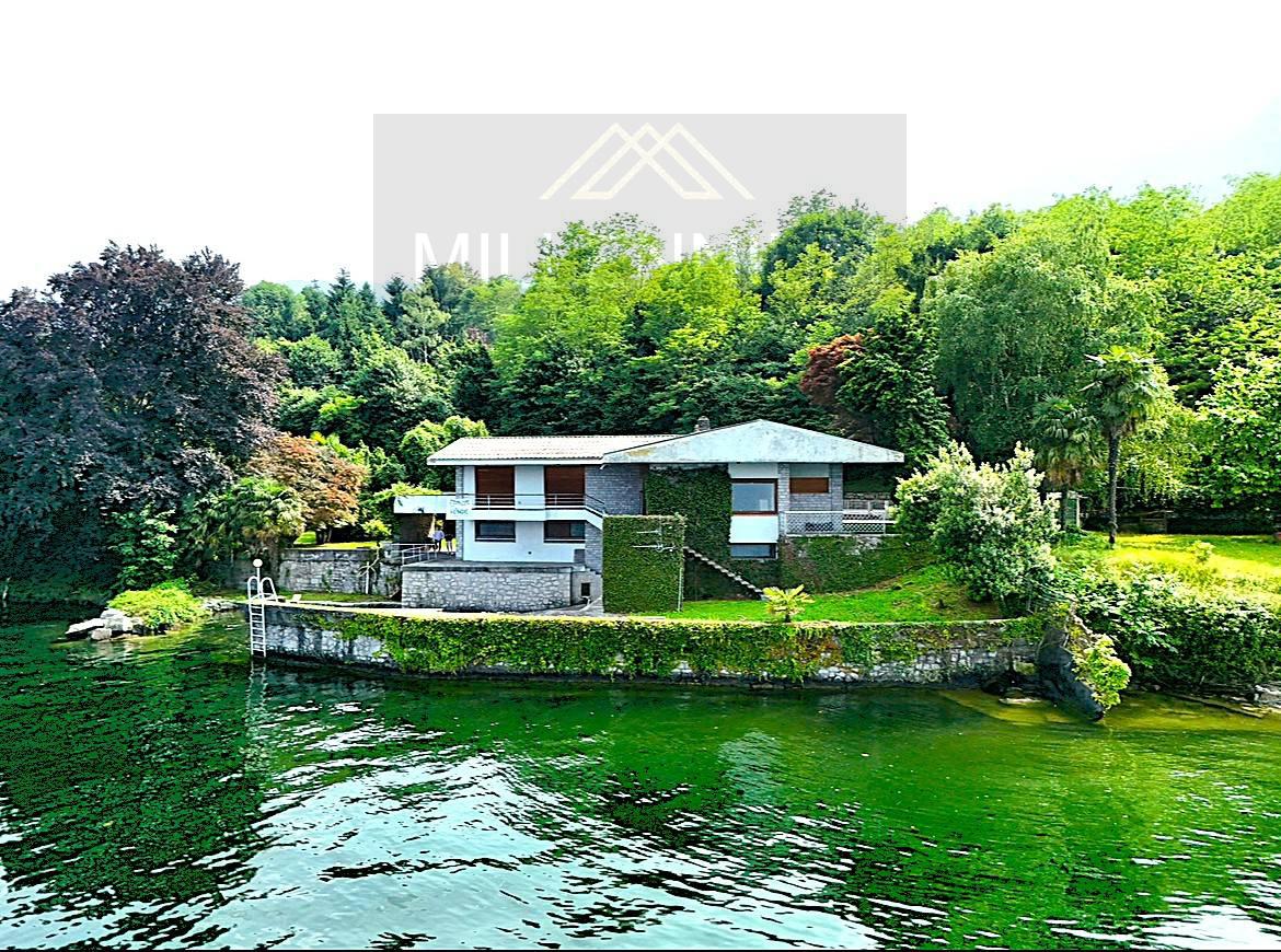 Villa con giardino a Stresa