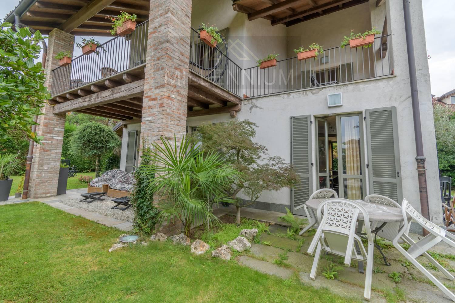 Villa con giardino a Arona