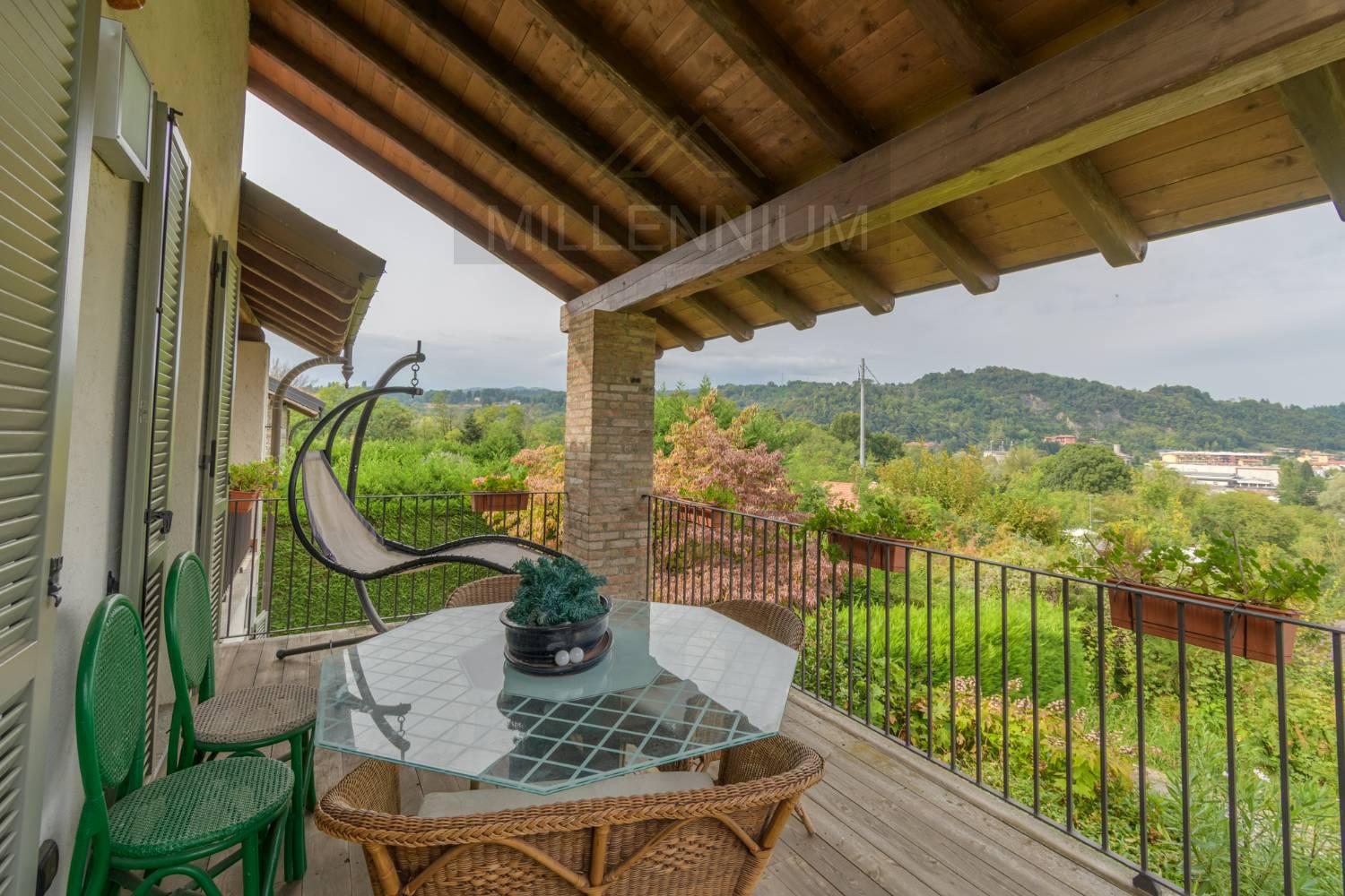 Villa con giardino a Arona