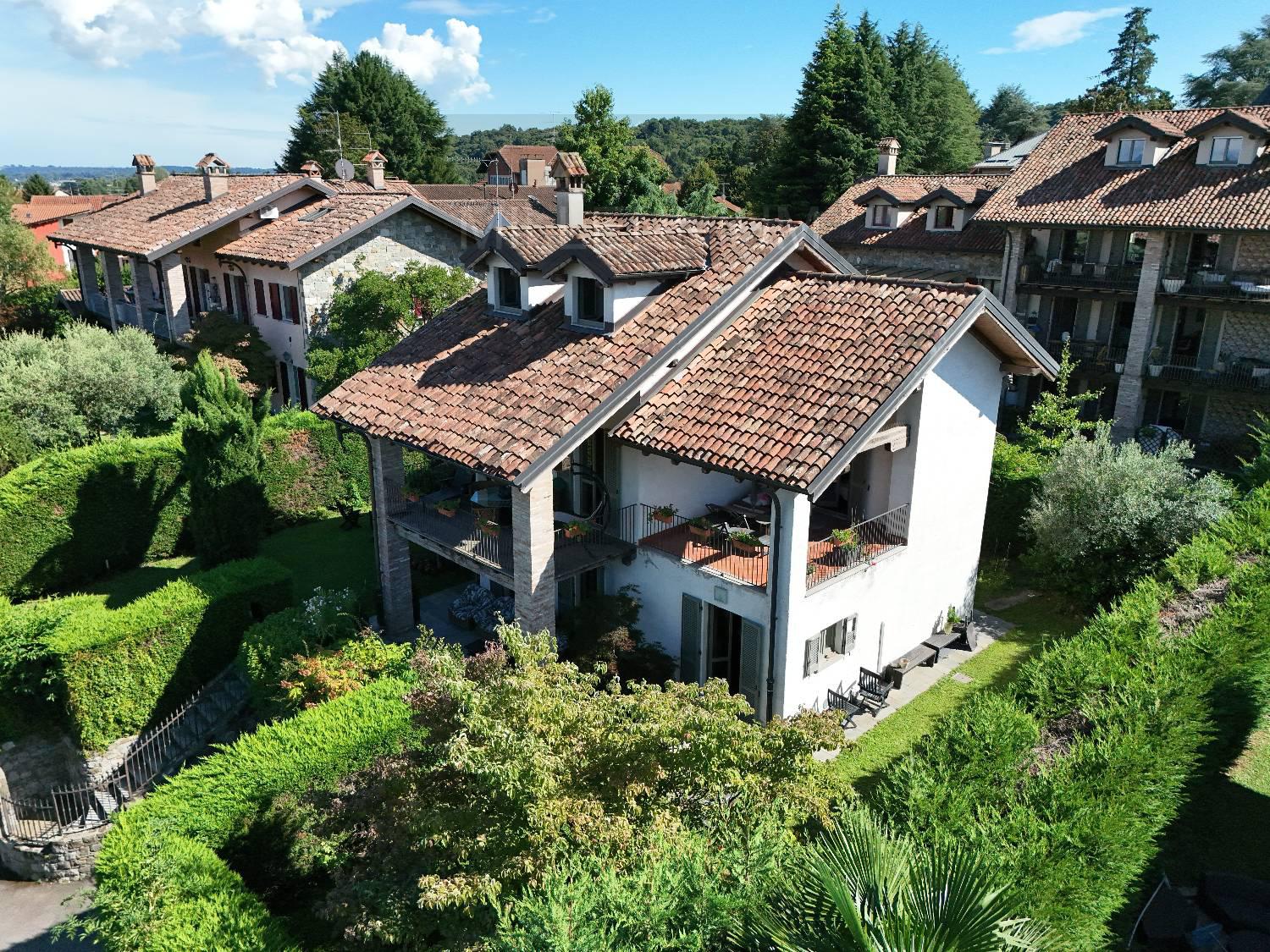 Villa con giardino a Arona