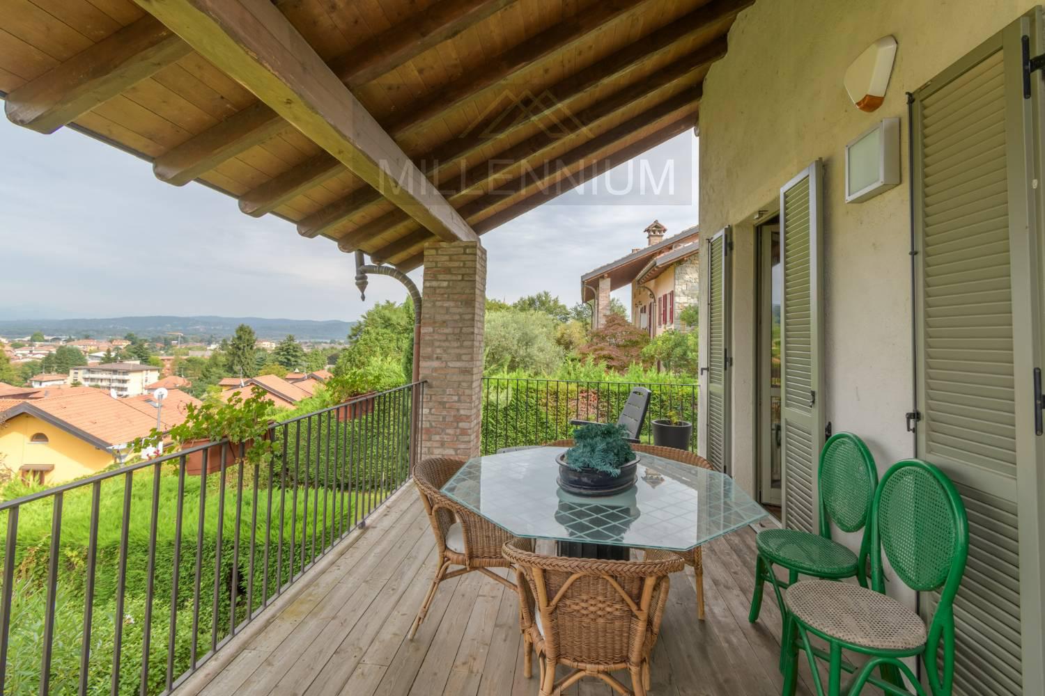 Villa con giardino a Arona