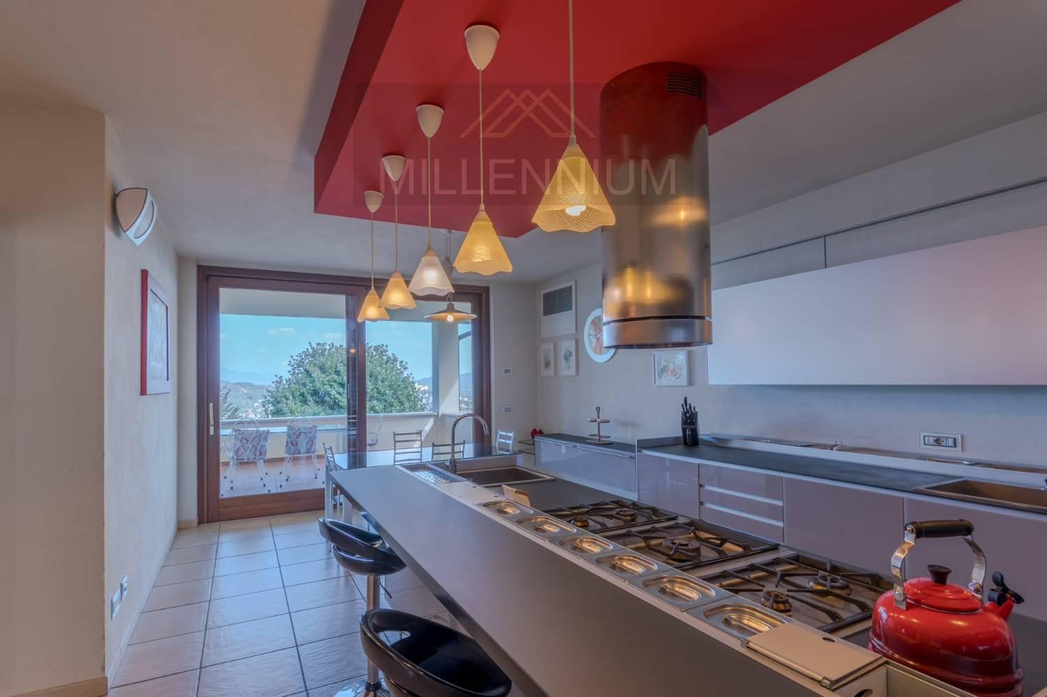 Villa con giardino a Arona