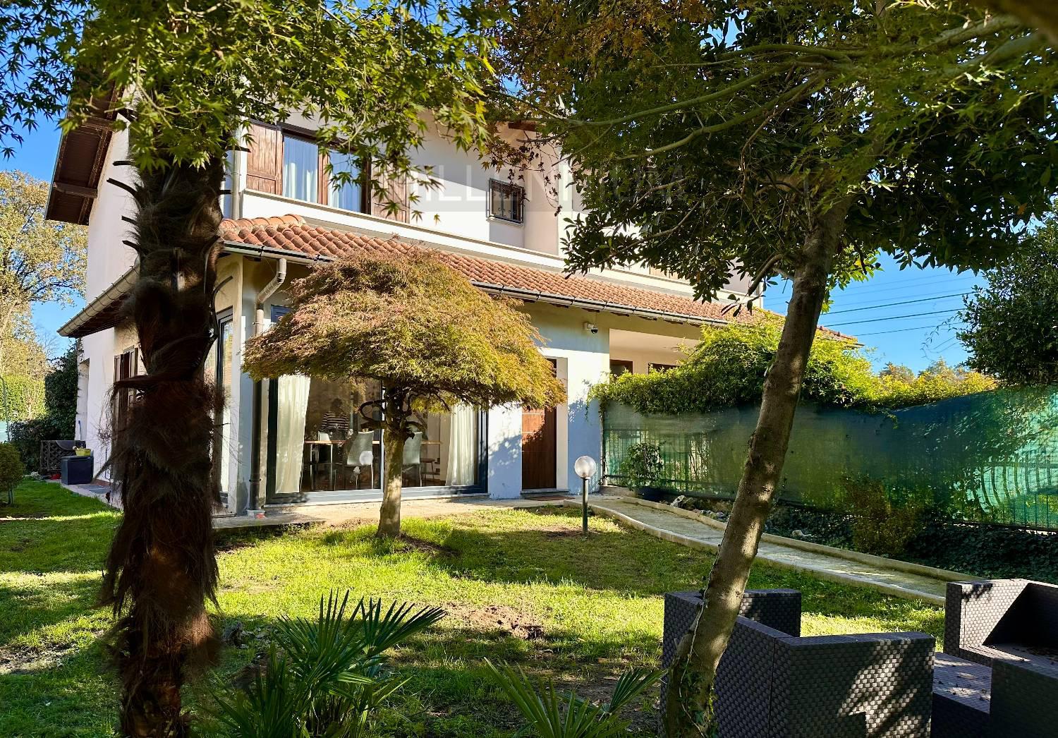 Villa Bifamiliare in vendita a Castelletto Sopra Ticino