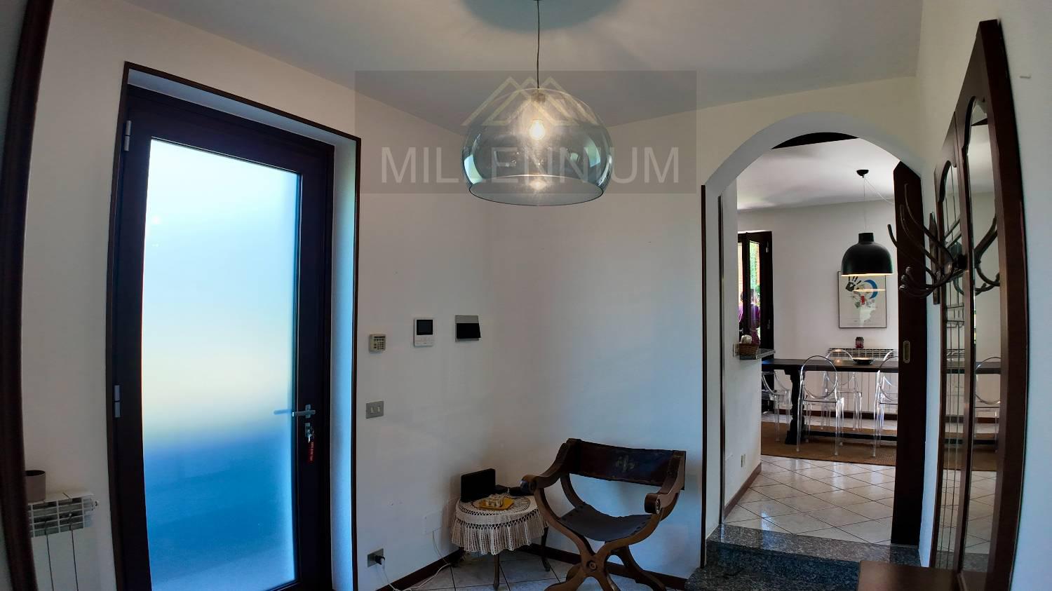 Villa in vendita a Dormelletto