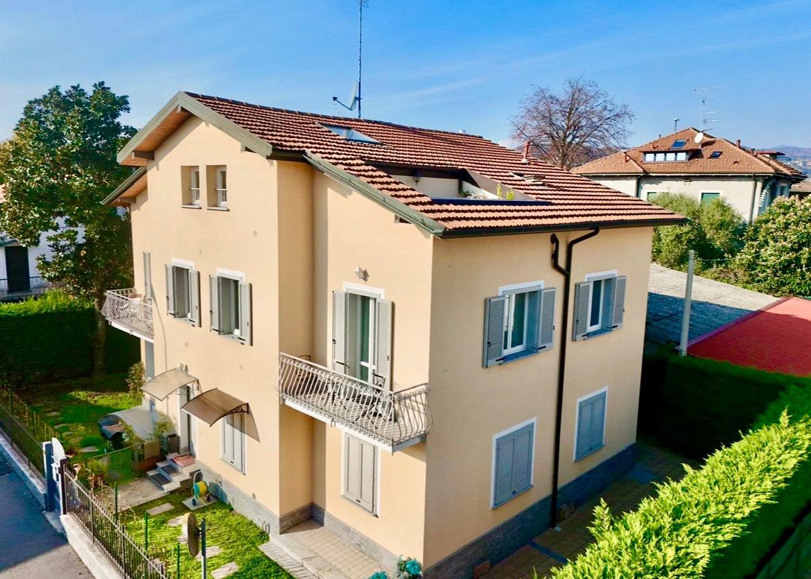 Quadrilocale arredato in affitto a Arona