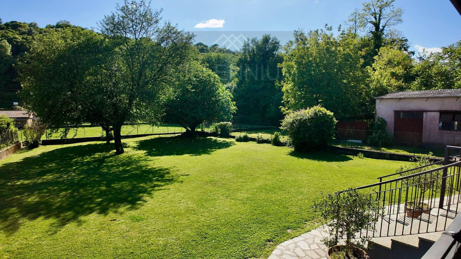 Villa in vendita a Dormelletto