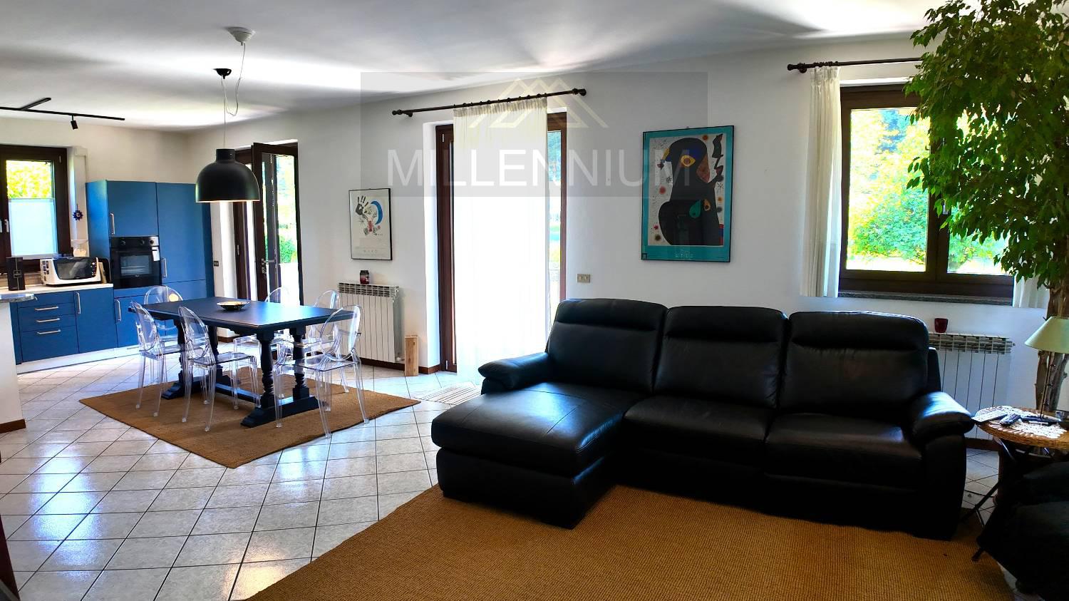 Villa in vendita a Dormelletto