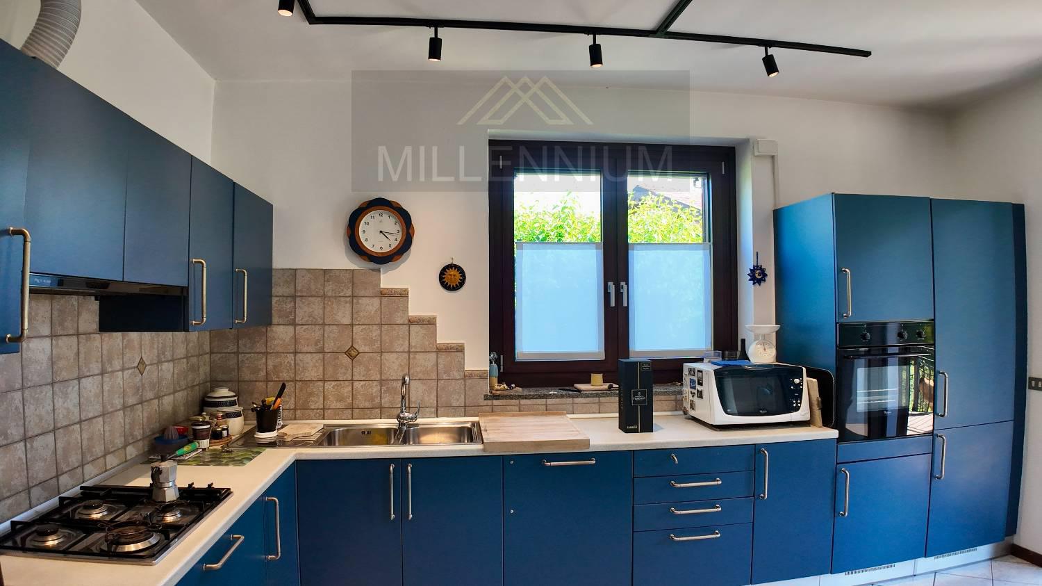 Villa in vendita a Dormelletto