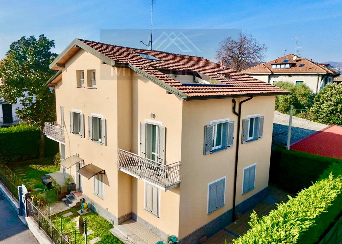 Quadrilocale arredato in affitto a Arona