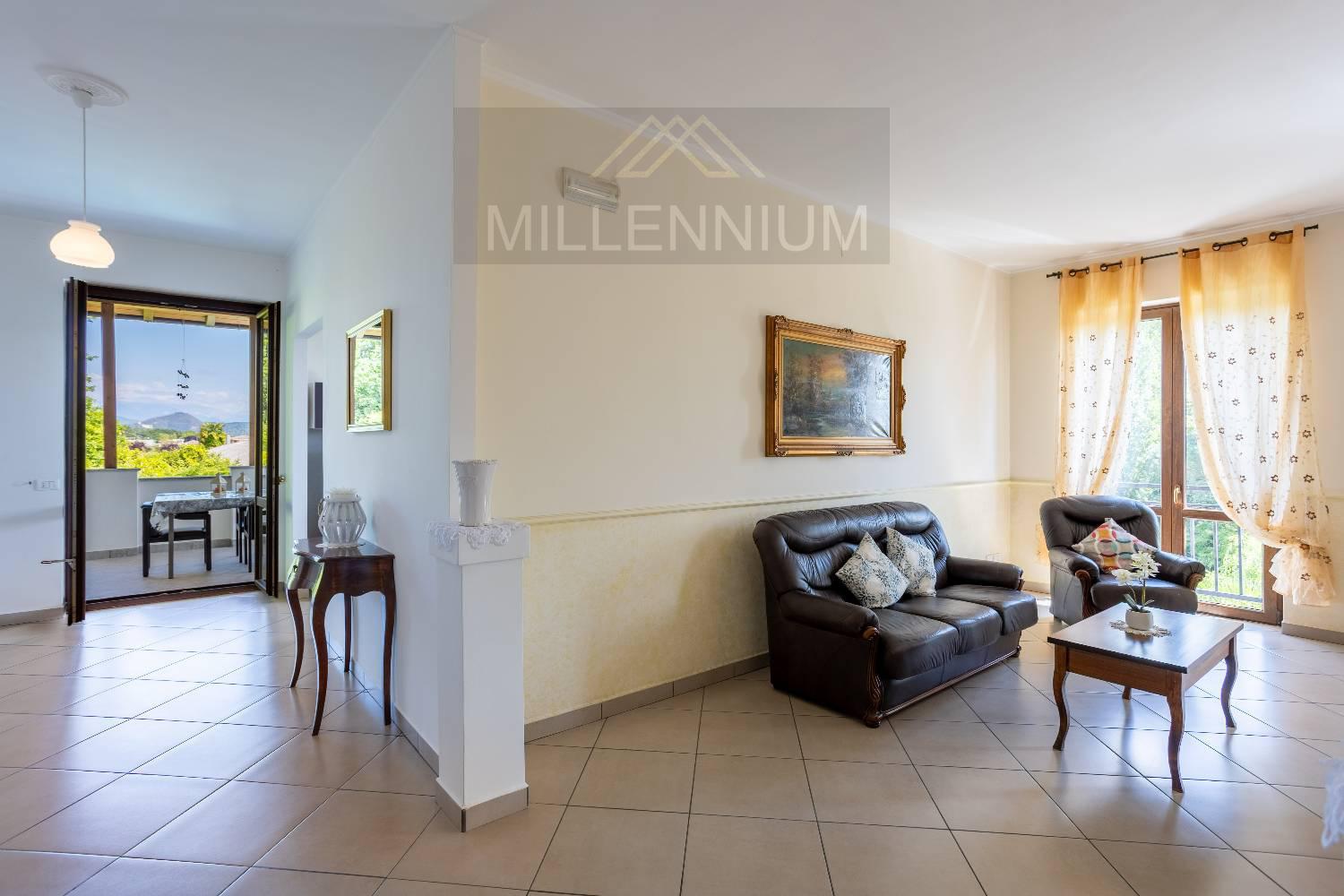 Villa in vendita a Dormelletto