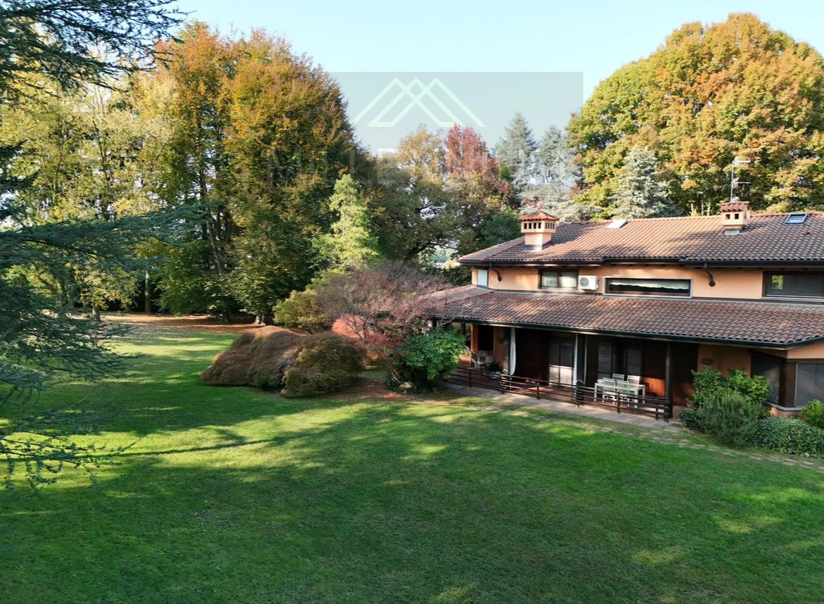 Villa in vendita a Arona