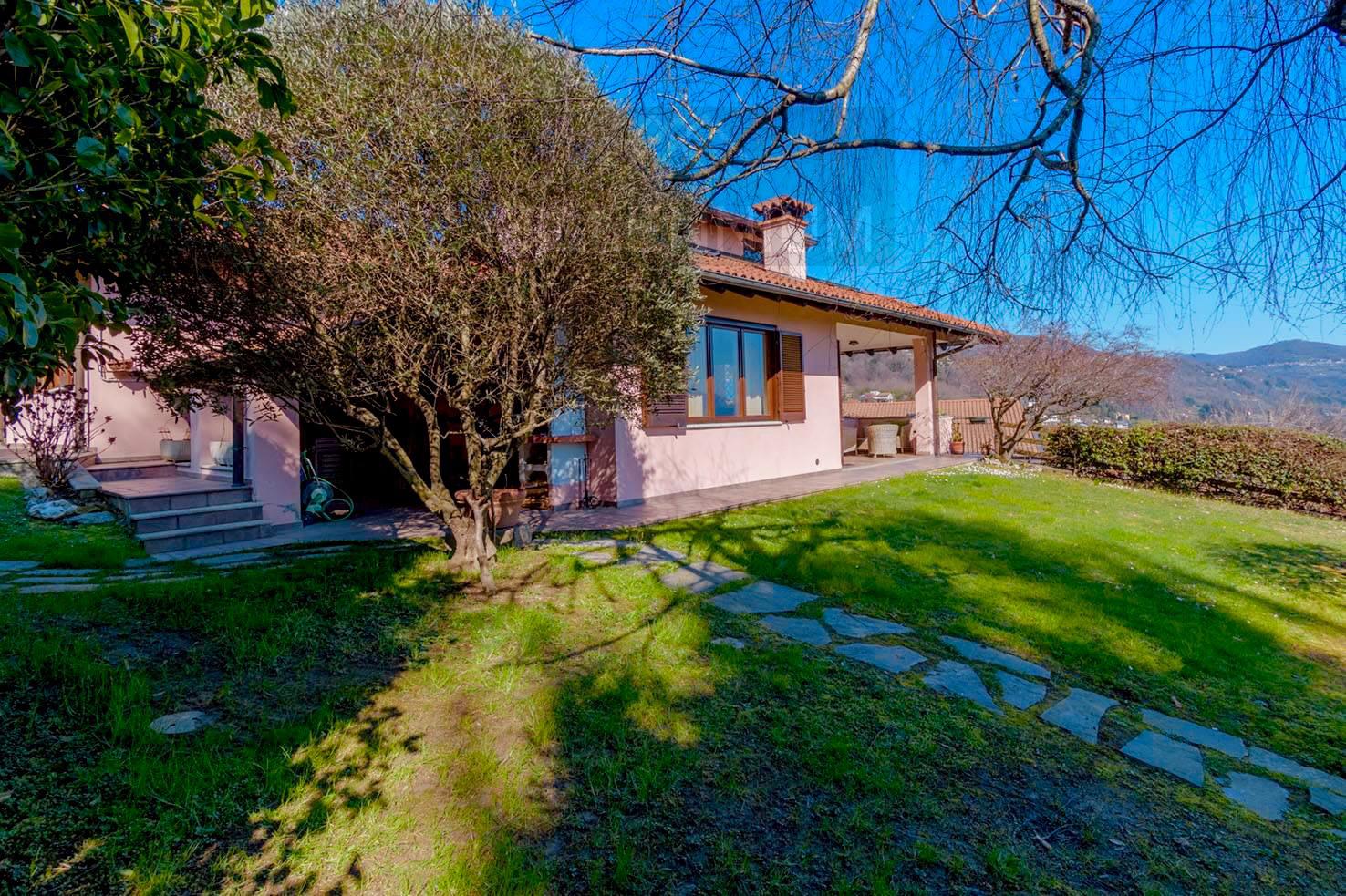 Villa in vendita a Meina