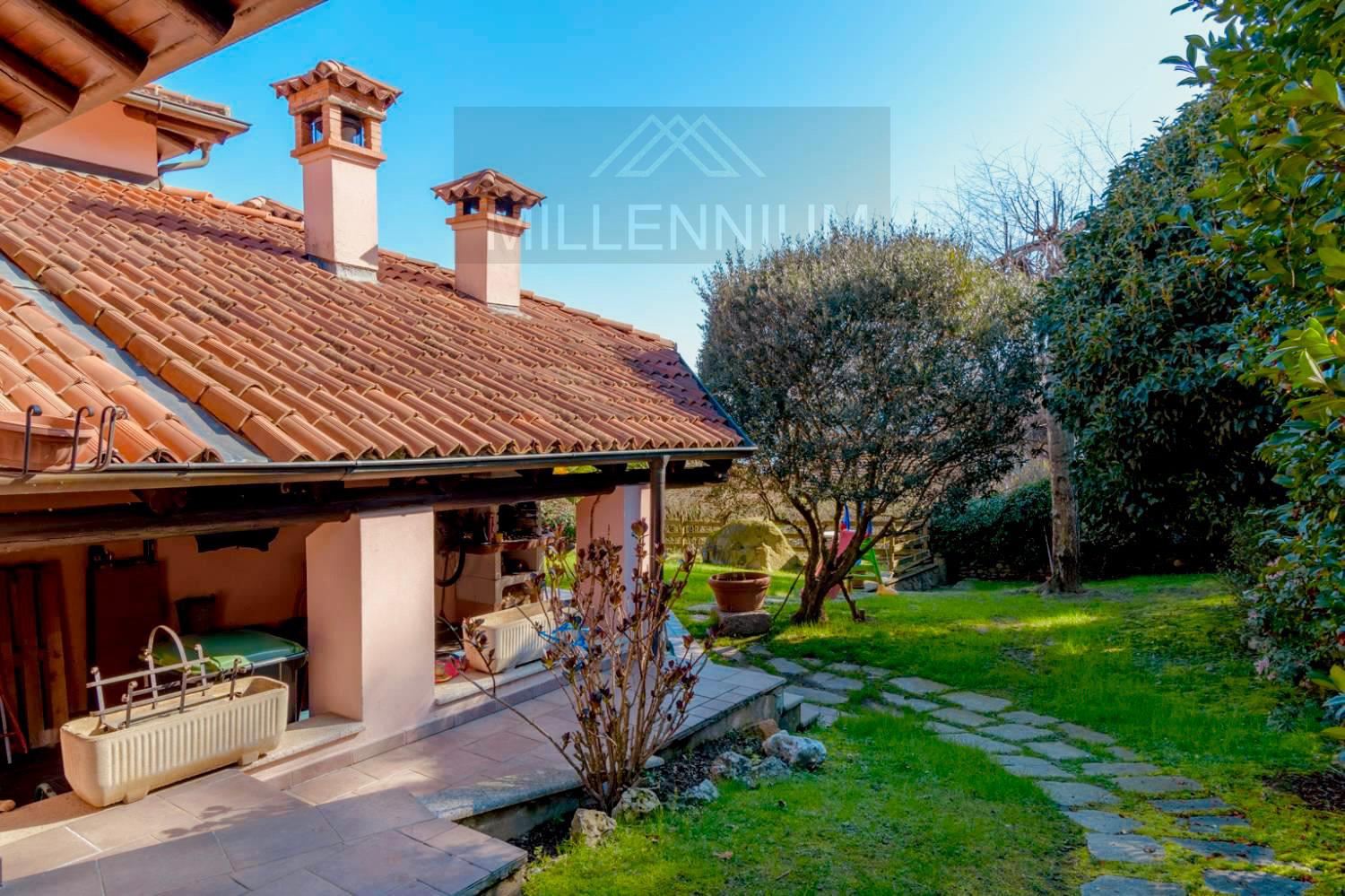 Villa in vendita a Meina