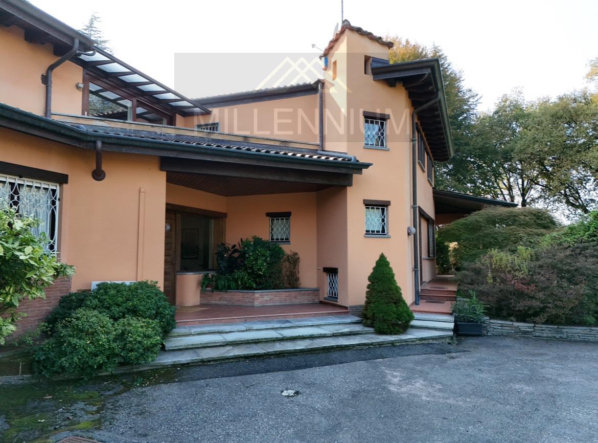 Villa in vendita a Arona