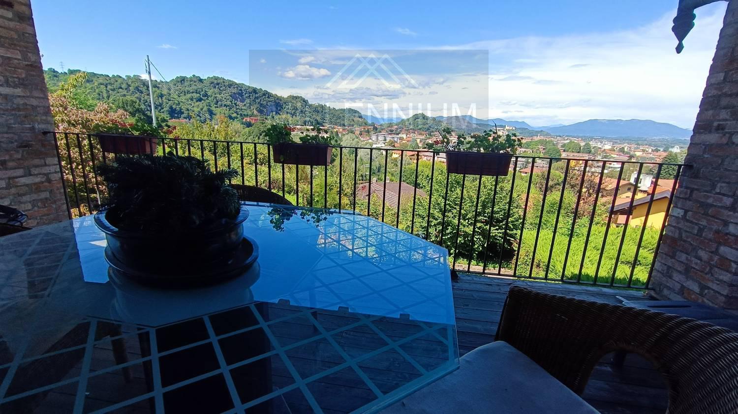 Villa con giardino a Arona