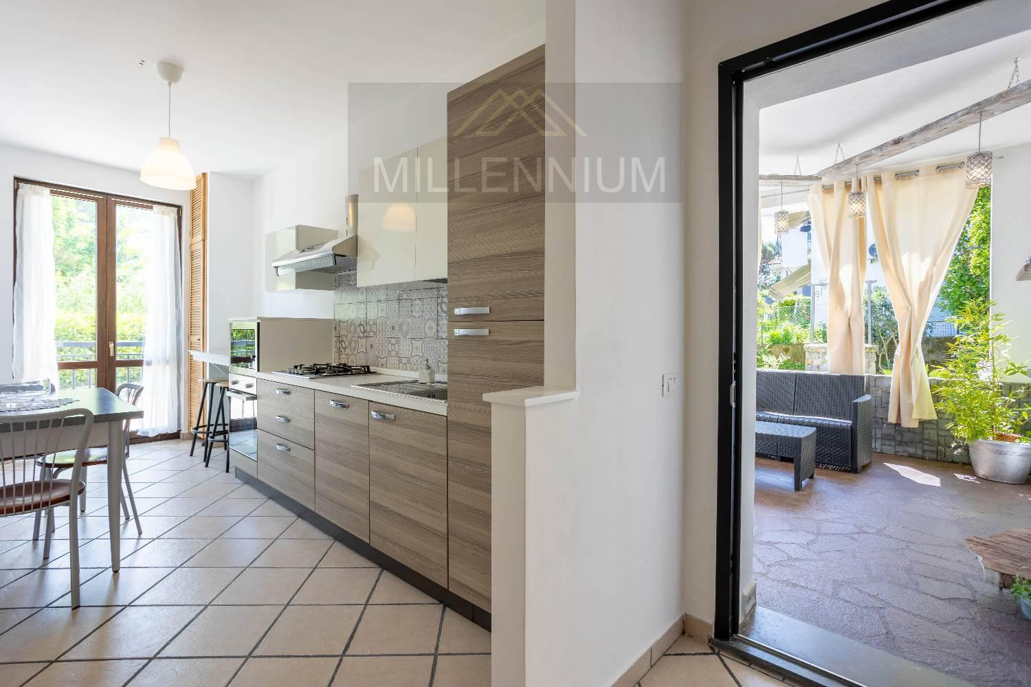 Villa in vendita a Dormelletto