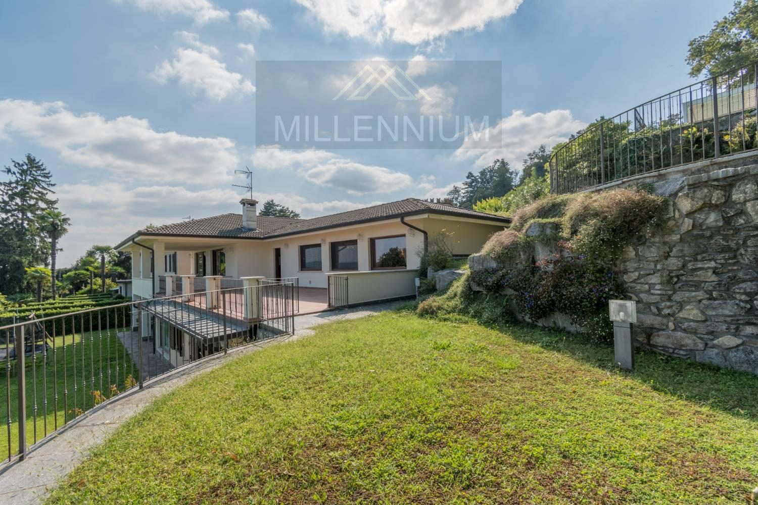 Villa con giardino a Arona