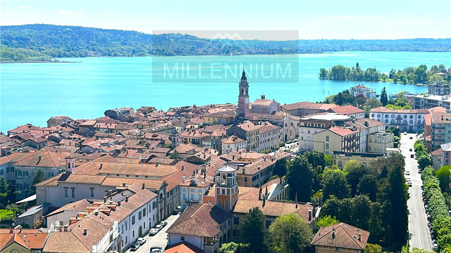 Attico arredato in affitto a Arona