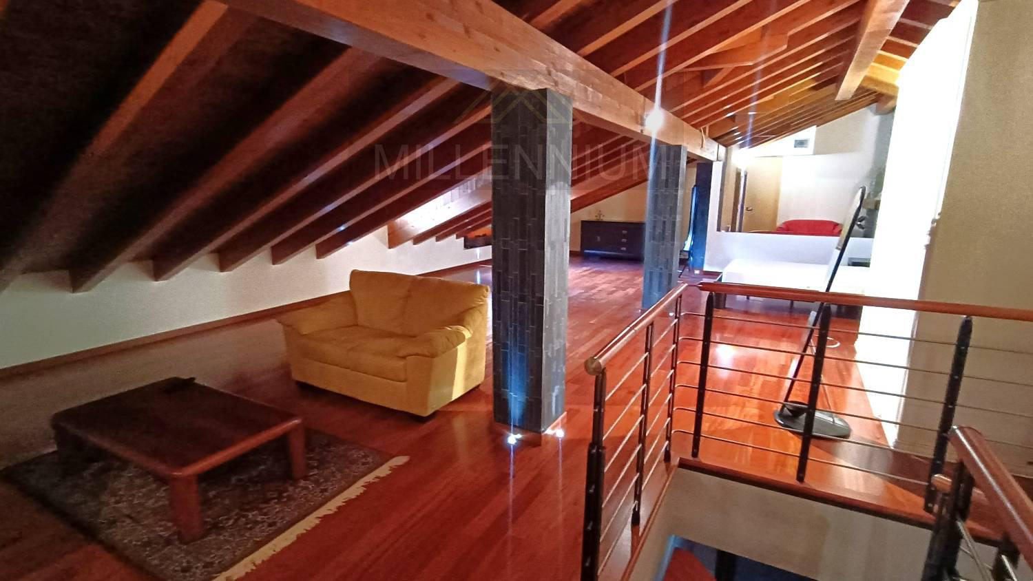 Attico arredato in affitto a Arona