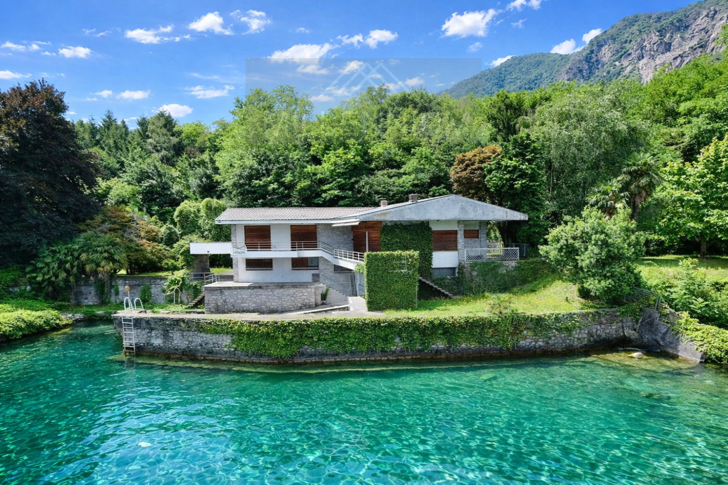 Villa con giardino a Stresa