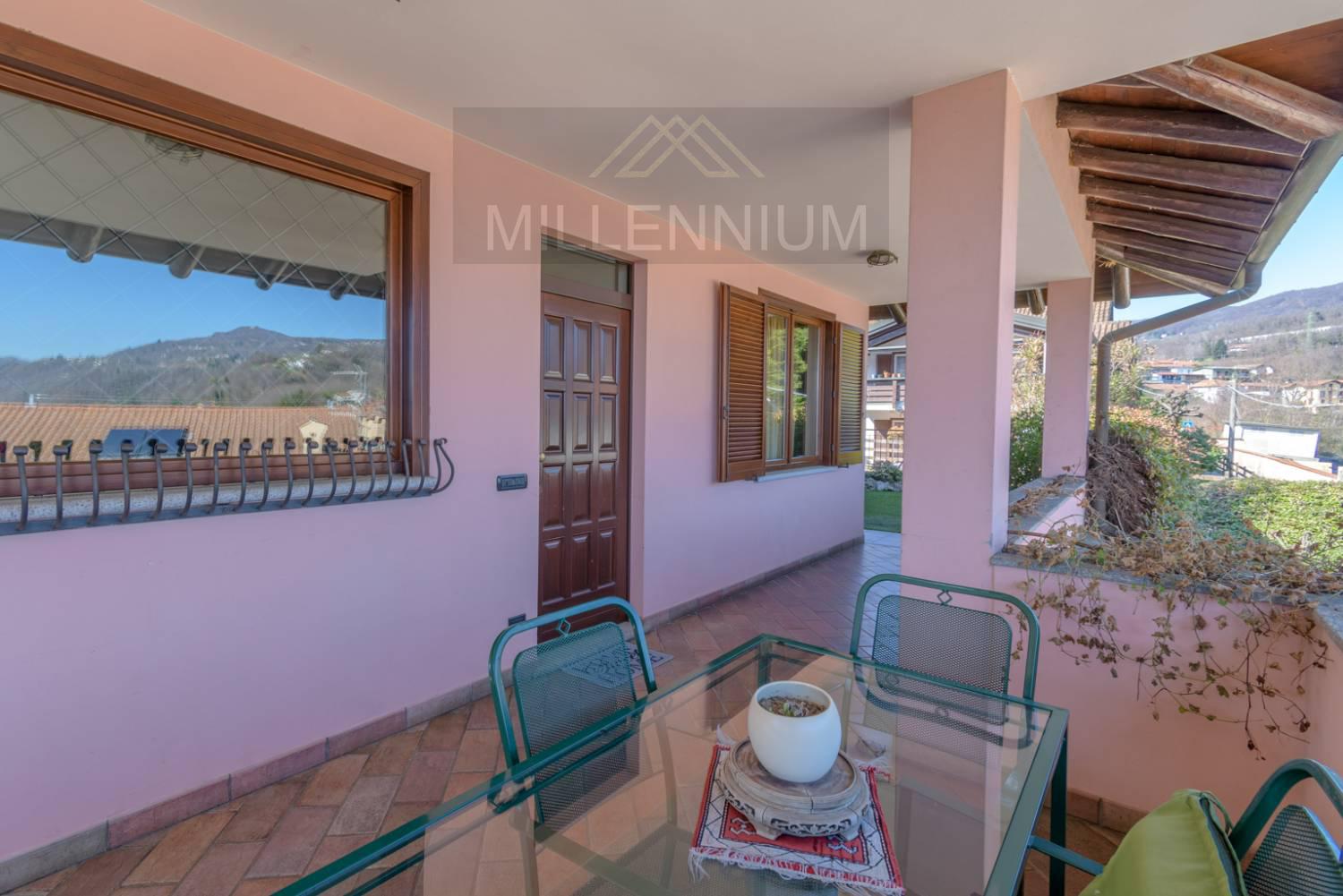 Villa in vendita a Meina