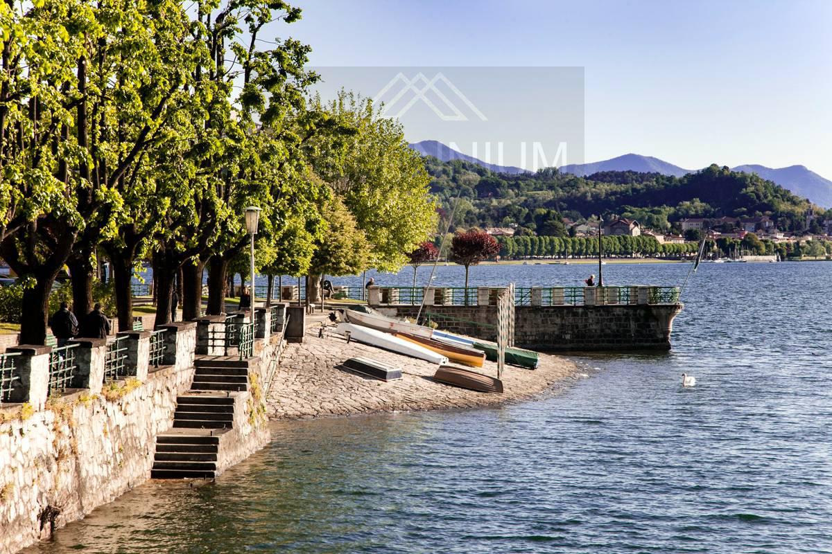 Attivit� commerciale Bar e tabacchi in vendita a Arona