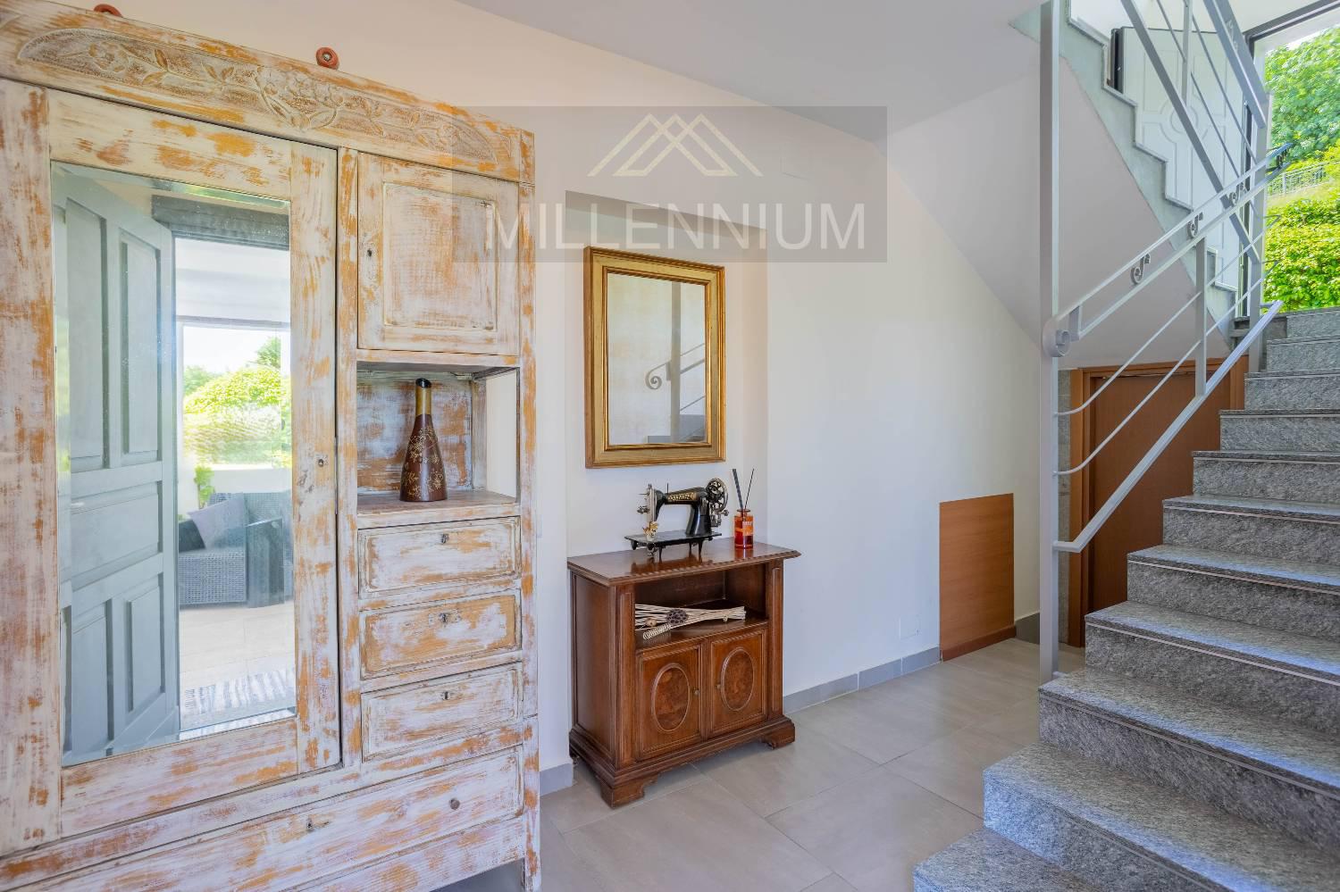 Villa in vendita a Dormelletto