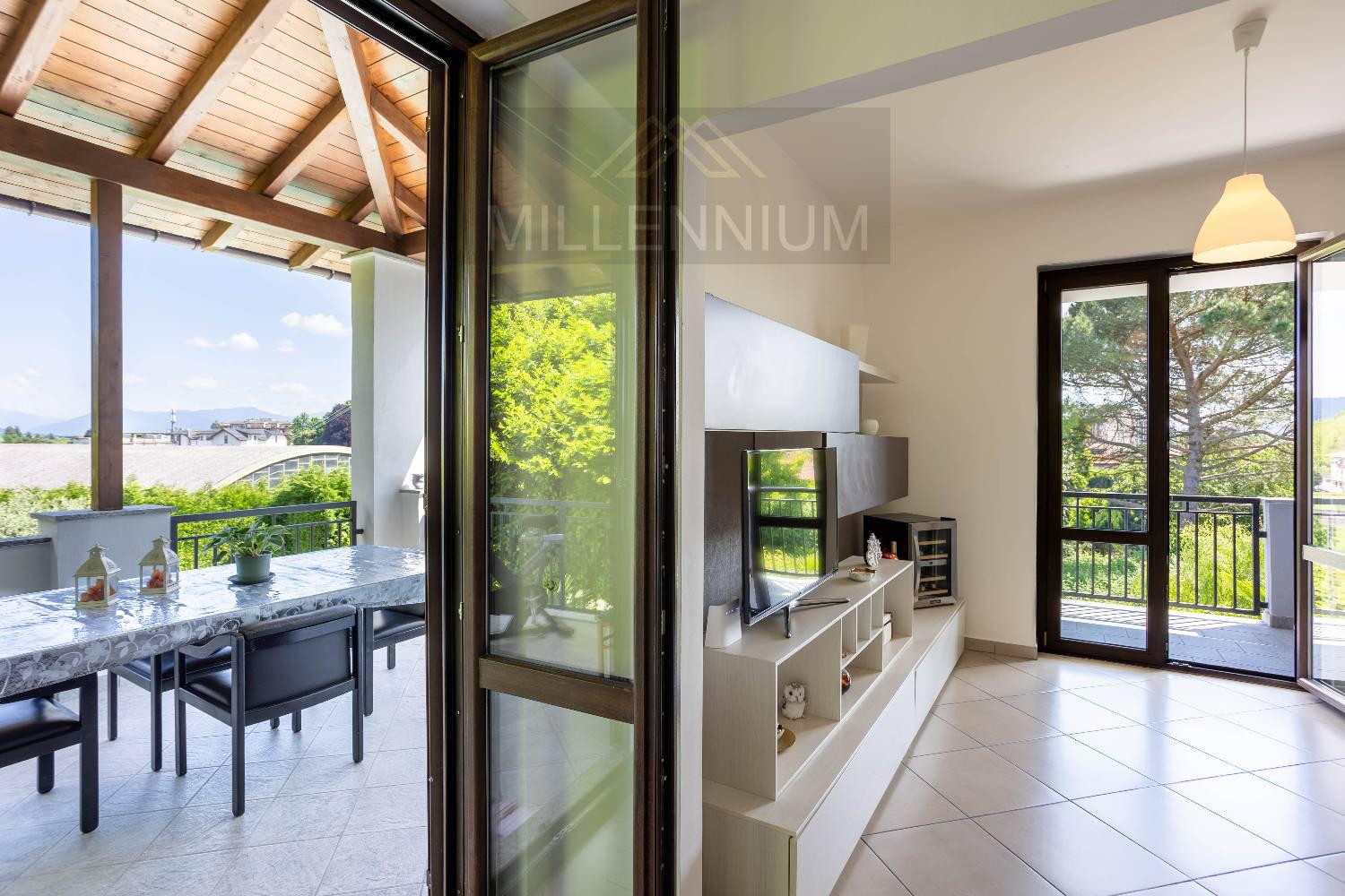 Villa in vendita a Dormelletto