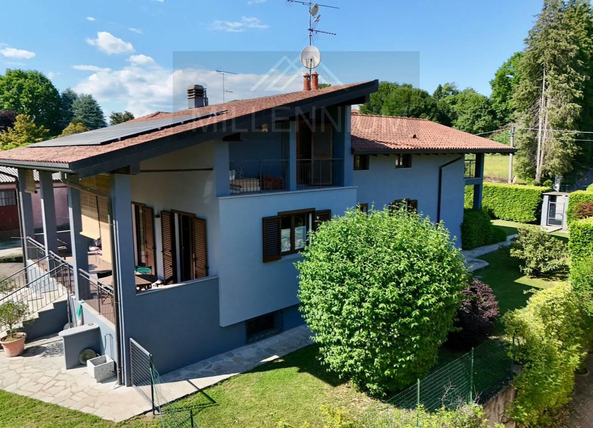 Villa in vendita a Dormelletto