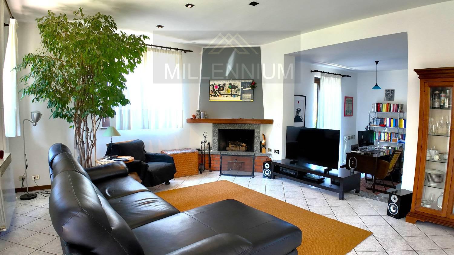 Villa in vendita a Dormelletto