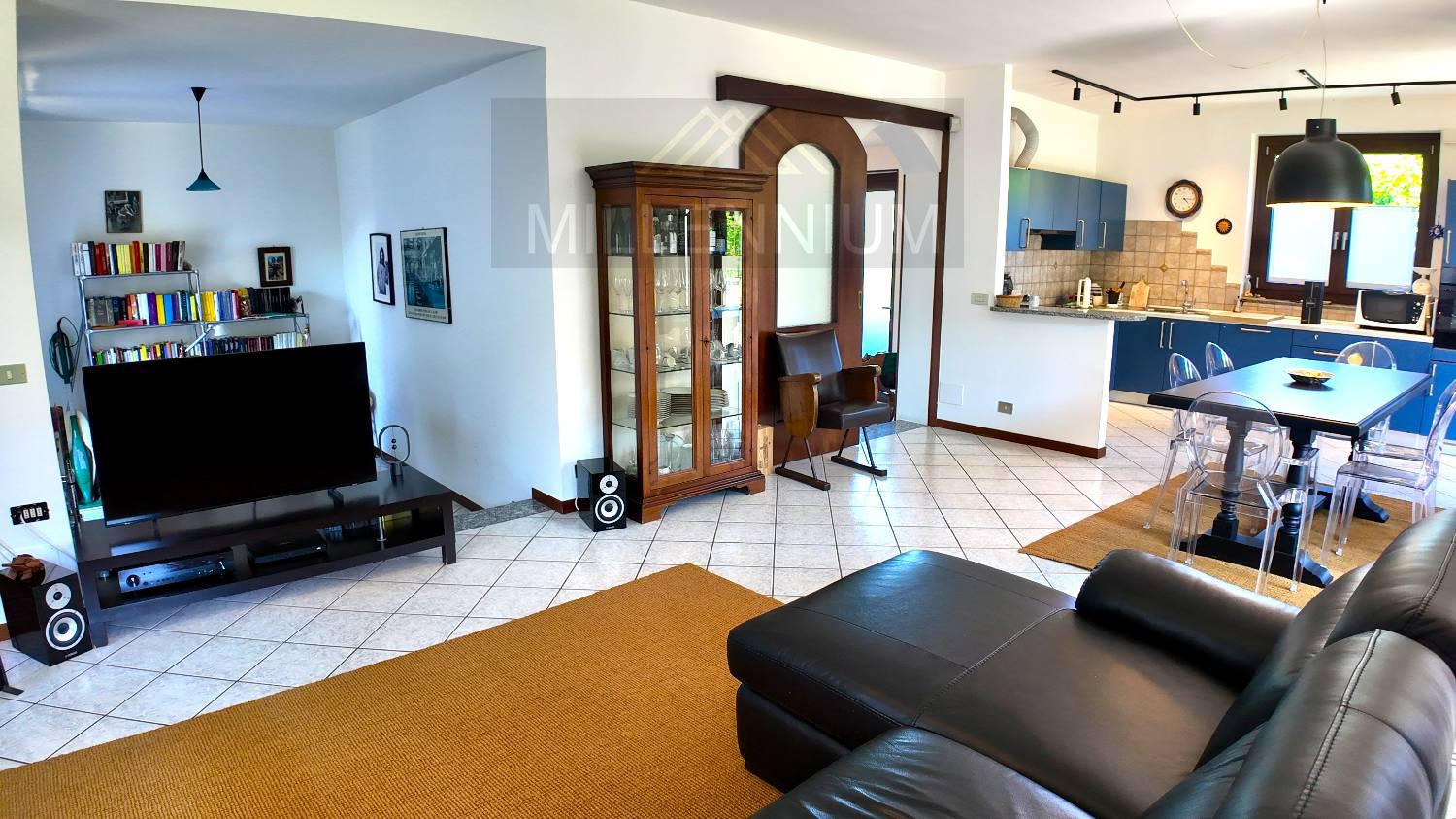 Villa in vendita a Dormelletto