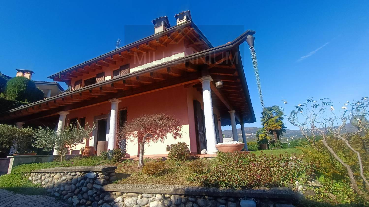 Villa in vendita a Meina