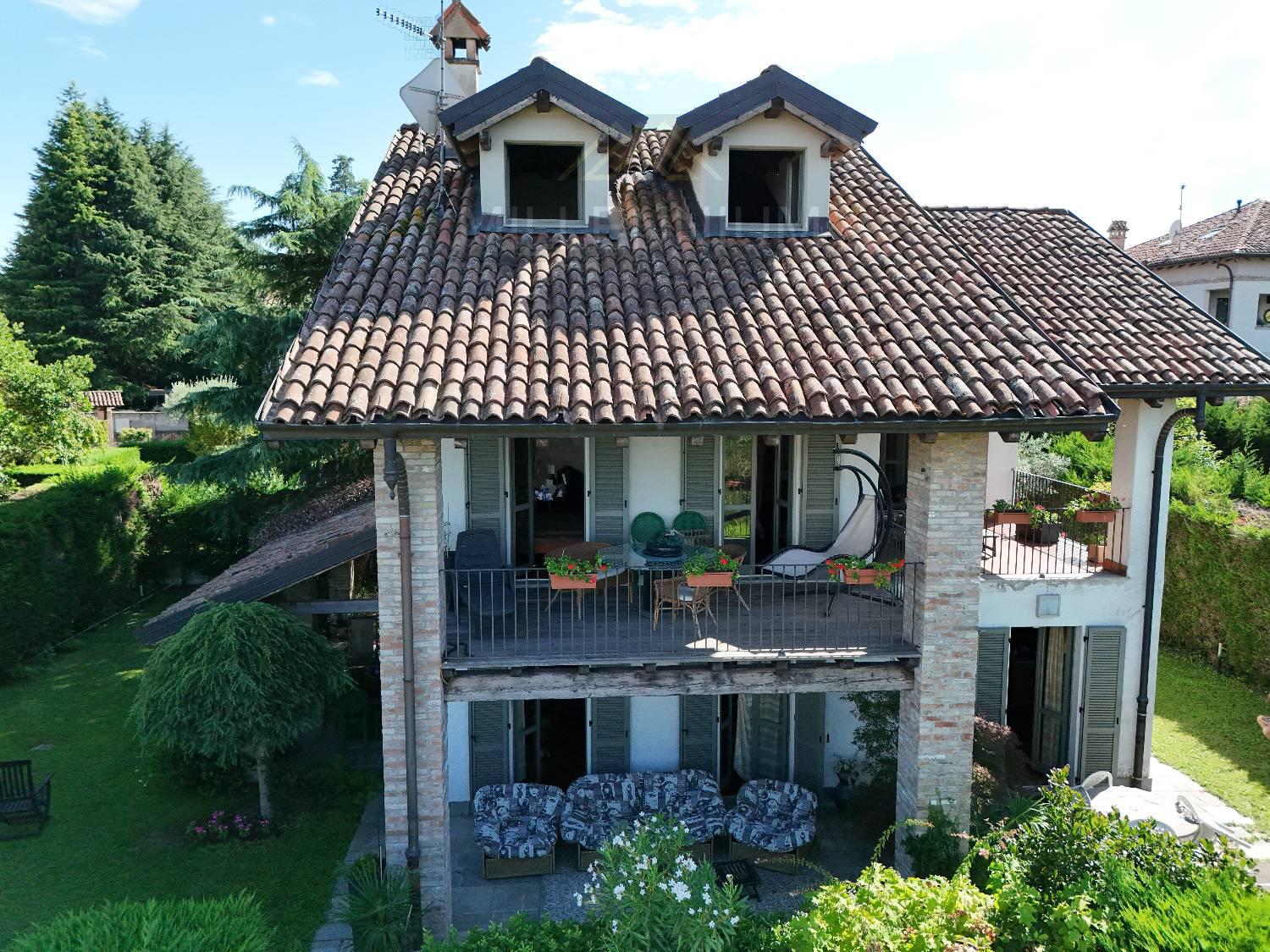 Villa con giardino a Arona