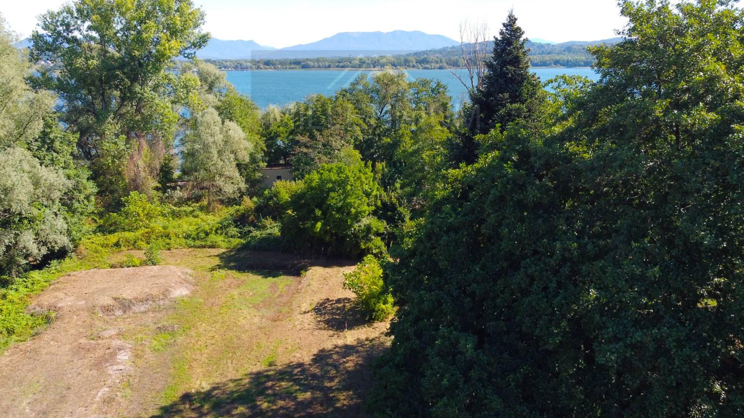 Terreno Edificabile con giardino a Arona