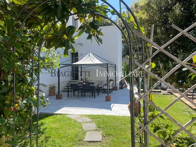 Casa indipendente con giardino, Livorno antignano